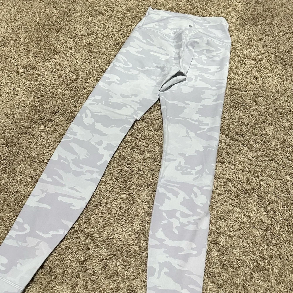 WUNDER UNDER SUPER high rise 
Incognito Camo Jacquard Alpine White Starlight - Picture 2 of 4